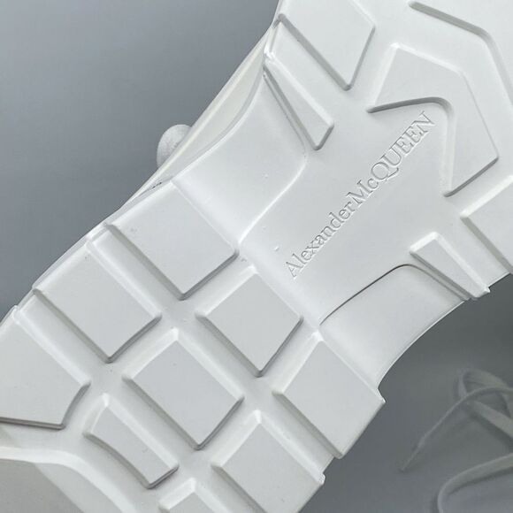 Alexander McQueen Men's Tread Slick Platform Leather Booties size 42/us size 9 - Picture 12 of 12